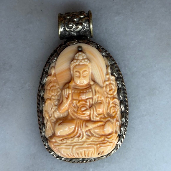 Buddha Pendant in Sterling Silver with Natural Agate